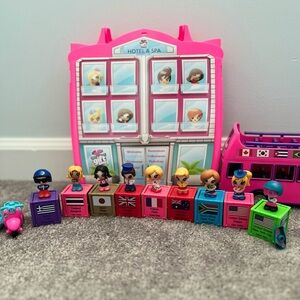 Gift Ems Friends From Around The World, Tour Bus, Hotel & Spa Bundle